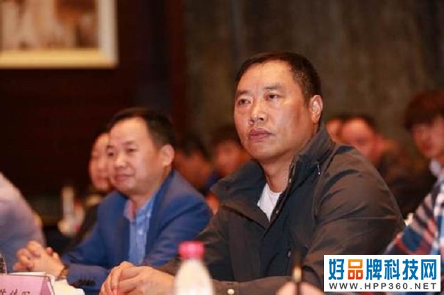 陈小英：申通快递创始人，146亿卖给马云后，又靠雨伞赚上百亿