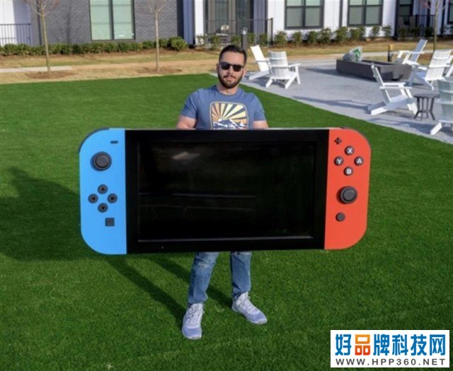 老外动手能力强 造出世界上最大Switch 