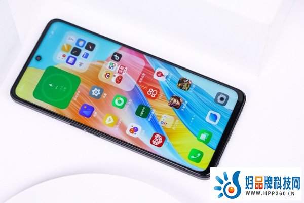 　　经典家族式跑道设计，OPPO A1现已正式开启预售