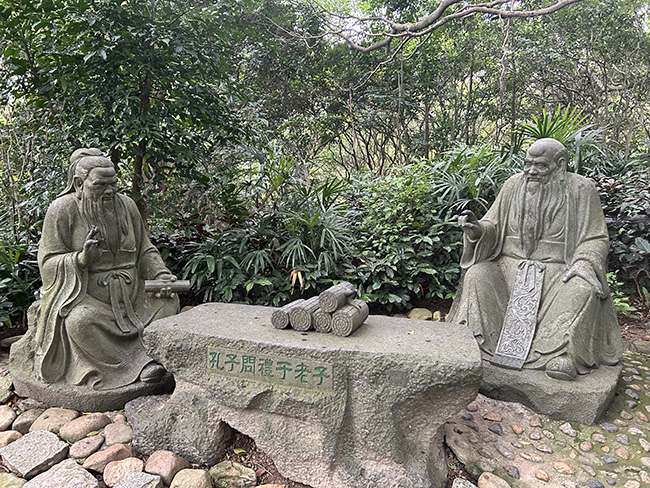 范蠡文化专家团参拜老君岩造像